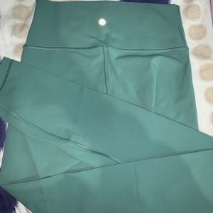 Lululemon cropped athletic legging